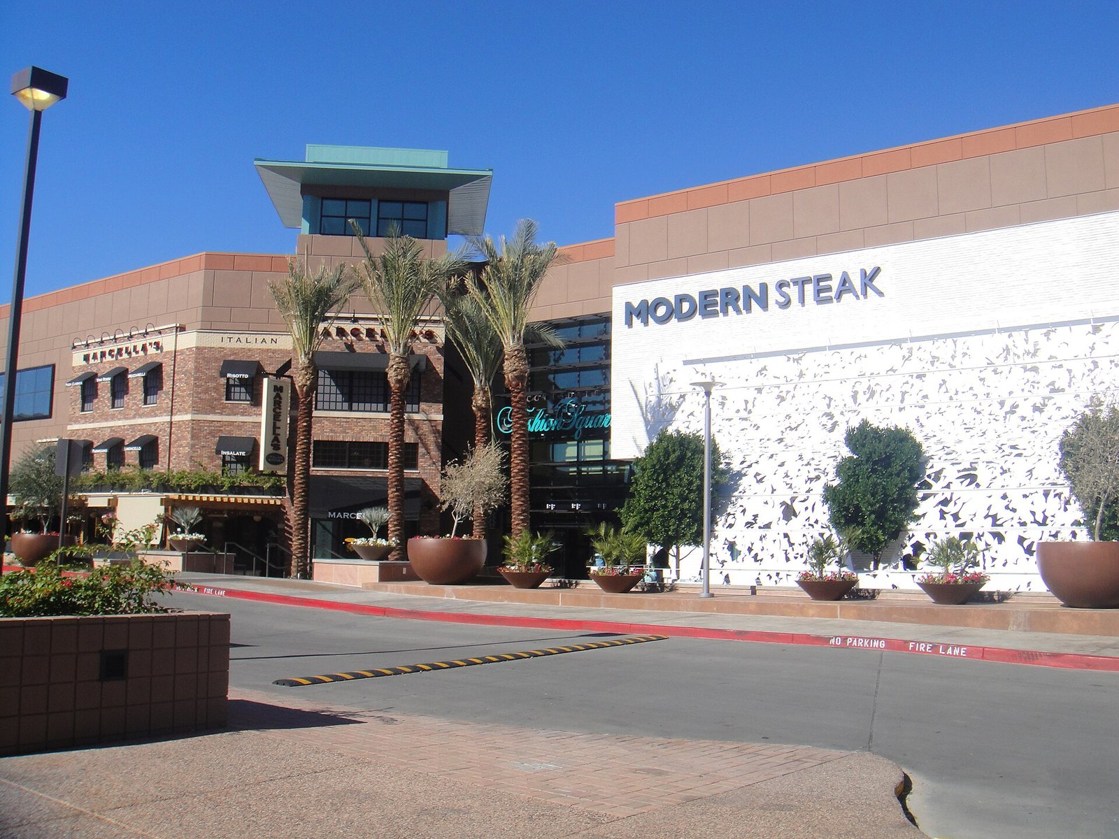 Palm-lined entrance at Scottsdale Fashion Square